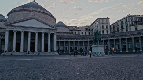 Dusk-panoramic-view-of-Piazza-del-Plebiscito,-Naples