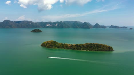 Naturaleza-Tropical-Y-Océano-Azul-Imágenes-De-Drones-Islas-Langkawi-Malasia-Aérea-3