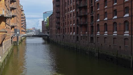 Canals-of-Hamburg,-such-as-the-Alster-and-Elbe,-weave-through-the-city