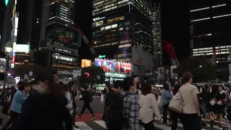 Nighttime-and-people-surge-from-all-directions-at-Shinjuku-intersection