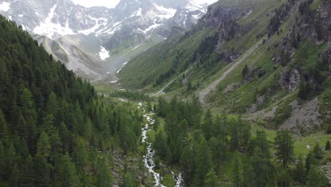 Luftaufnahme-Der-Malerischen-Landschaft-In-Den-Tiroler-Alpen-Rund-Um-Das-Pitztal-In-Österreich