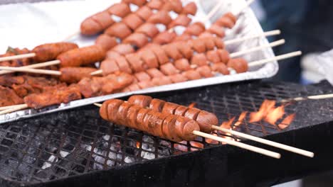 Street-food-cookout-in-Panama:-mouth-watering-delicacies-skewered-and-sizzling-on-the-grill