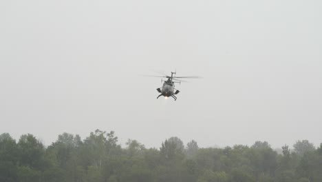 Helicóptero-Militar-Realiza-Caótico-Aterrizaje-De-Emergencia-Durante-Exhibición-Aérea