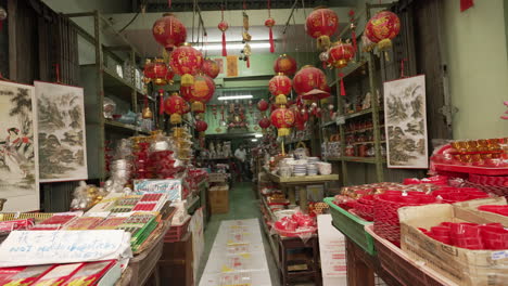 Traditional-Chinese-Store-in-Chinatown-in-Bangkok,-Thailand