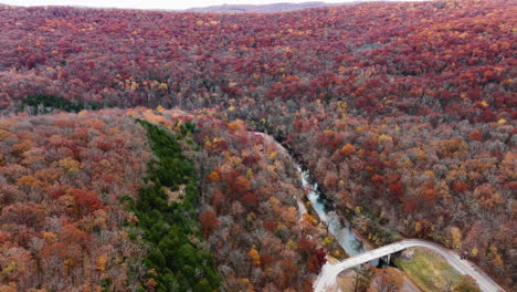 Colorful-autumn-trees-of-Devils-Den-State-Park-in-Arkansas---Aerial