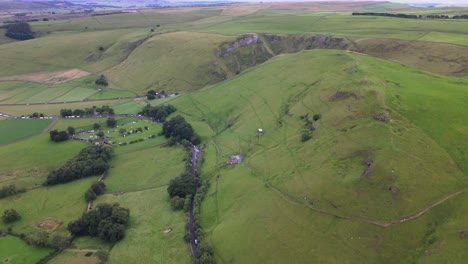 Luftaufnahme-Der-Alten-Mam-Tor-Road-Und-Der-Grünen-Berge-Im-Peak-District-National-Park-In-England,-Großbritannien