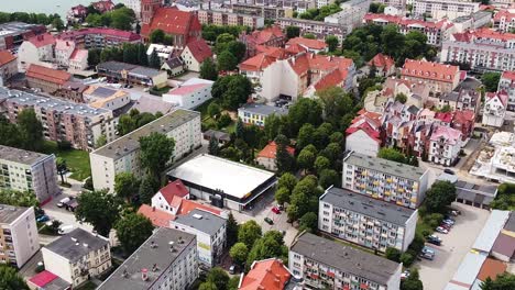 Mehrfamilienhäuser-Der-Stadt-Elk-In-Polen,-Drohnenaufnahme-Aus-Der-Luft