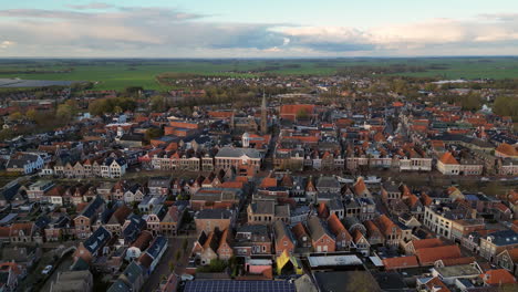 Luftaufnahme:-Stadt-Dokkum-Mit-Der-Kirche-Im-Zentrum