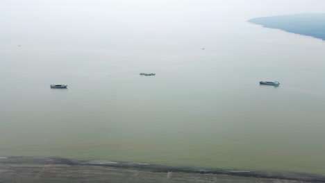 Frachtschiff-Auf-See-In-Der-Bucht-Von-Bengalen-An-Der-Küste-Bangladeschs
