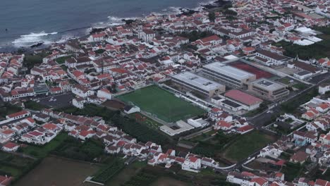 Reveal-shot-of-city-Vila-Franca-do-Campo-with-small-island-in-background,-aerial