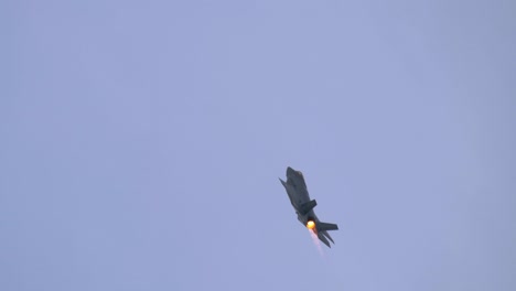 F35-Lightning-II-Fighter-Jet-in-Steep-Climb-with-Full-Afterburner