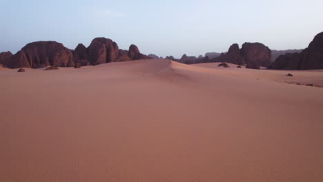 Sahara-Desert-And-Sandstone-Cliffs-At-Dawn-In-Tassili-N'Ajjer-National-Park,-Illizi,-Algeria