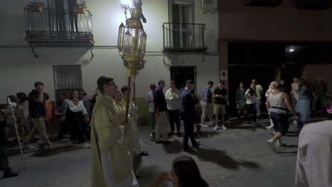 Misa-Católica-En-La-Calle-En-Sevilla-Durante-La-Noche-En-España