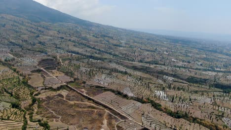 Unfruchtbares-Landwirtschaftliches-Land-Aufgrund-Der-Dürre,-In-Temanggung,-Zentral-Java,-Indonesien