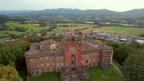 Aerial-video-of-the-abandoned-Sammezzano-castle-in-Leccio,-Tuscany,-Italy