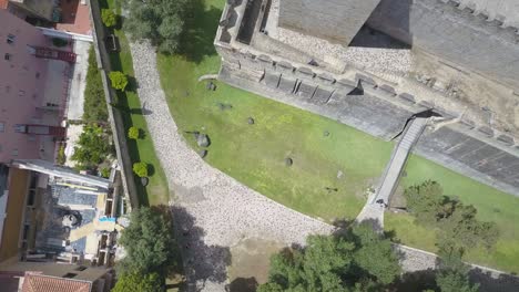Drone-view-of-Saint-George's-Castle-on-a-hill-in-Santa-Maria-Maior,-Lisbon