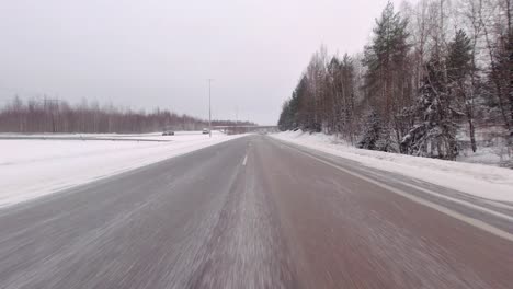 Confronting-winter-difficulties-on-the-highway,-the-car-maneuvers-skillfully-on-snowy-terrain