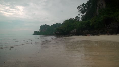 Footage-from-Railay-beach-in-Krabi-Thailand-footage-of-incredible-Thai-landscapes-incredible-nature-with-insane-rocks,-beaches,-hills,-ocean