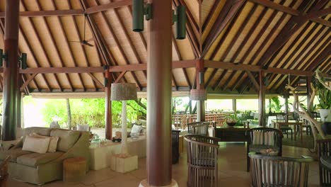 Panoramic-view-of-tropical-beach-resort-relaxing-lounge