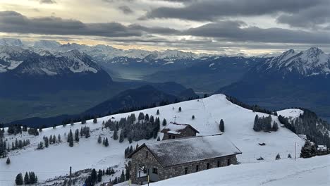 Wunderschöne-Verschneite-Winterlandschaftsansicht-Vom-Berg-Rigi-In-Der-Schweiz