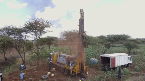Bohren-Eines-Bohrlochs-Auf-Der-Suche-Nach-Trinkwasser-Für-Die-örtliche-Gemeinde-In-Kenia