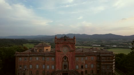 Vídeo-Aéreo-Del-Castillo-Abandonado-De-Sammezzano-En-Leccio,-Toscana,-Italia