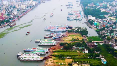 El-Puerto-De-Dhaka-Es-Un-Importante-Puerto-Fluvial-En-El-Río-Buriganga-En-Dhaka,-Bangladesh.