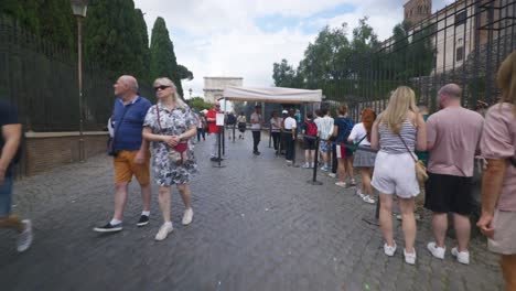Rome-Immersive-POV:-Moving-In-Busy-Streets-to-Chiesa-Santi-Luca-e-Martina,-Italy,-Europe,-Walking,-Shaky,-4K-|-Large-Crowd-Along-Streets-Near-Ruins
