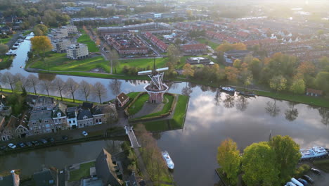 Luftaufnahme:-Stadt-Dokkum-Mit-Der-Windmühle-Im-Zentrum-Der-Stadt