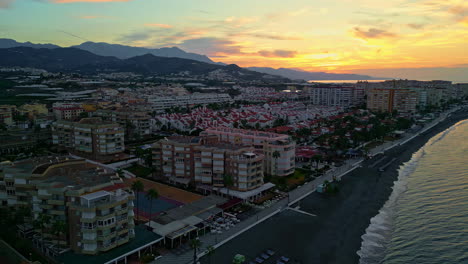 Hoteles-Frente-Al-Mar-Al-Atardecer-Junto-Al-Mar-En-Málaga,-España
