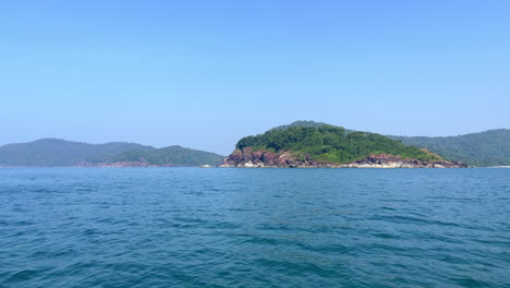 Ruhiger-Meereswellenberg-Am-Horizont,-Canacona-Insel-Goa-Indien-4k