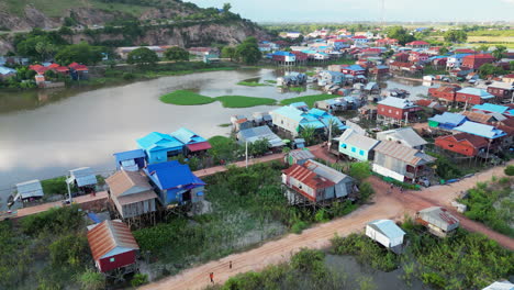 Tonle-Sap-Stelzenhäuser-Und-Dorfleben-In-Siem-Reap,-Kambodscha