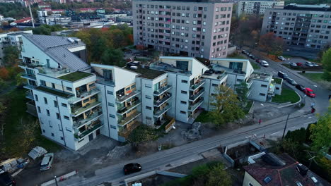 Stadthausgebäude-Für-Mehrfamilienhäuser-Im-Schwedischen-Stadtbild