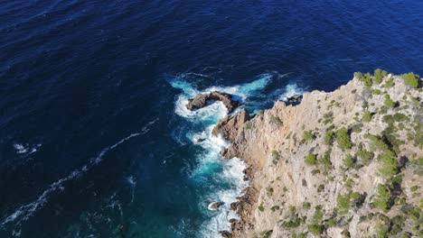 Felsklippen-An-Der-Mittelmeerküste-Von-Mallorca