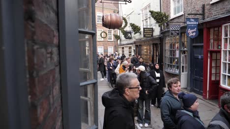 Long-queue-to-York-ghost-merchant-shop