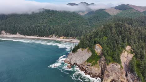Dramatische-Luftaufnahme-Der-Küste-Von-Oregon