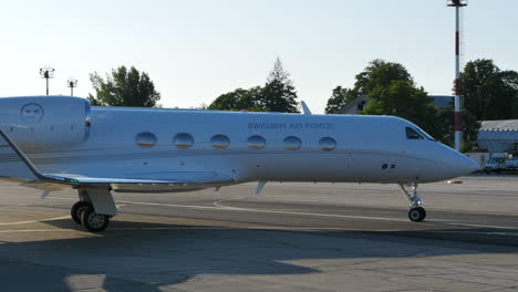 Swedish-Air-Force-Gulfstream-IV-jet-taxiing,-summer-day-in-Chișinău