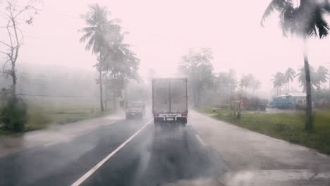 Starker-Regenguss,-Sintflutartige-Monsunzeit,-Schlechte-Fahrbedingungen-Auf-Den-Philippinen