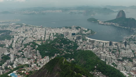 Sugarloaf-Mountain-and-city-of-Rio-De-Janeiro,-Brazil