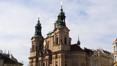 Kirche-Des-Heiligen-Nikolaus-In-Der-Kleinstadt-Von-Prag,-Tschechische-Republik