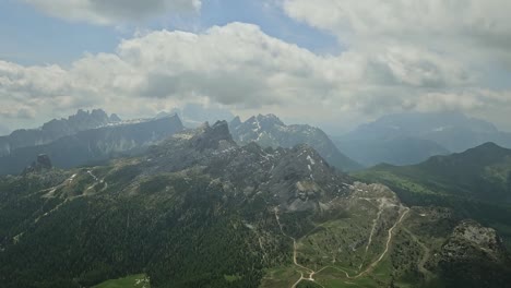 Astonishing-view-from-Lagazuoi-to-the-south,-with-Cinque-Torri,-Averau,-Nuvolau-and-other-impressive-peaks-on-the-horizon