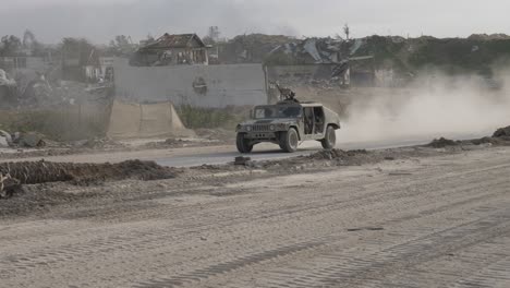 Ein-Jeep-Der-IDF-Armee-Fährt-Durch-Den-Gazastreifen