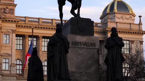 Estatua-De-San-Wenceslao-En-La-Plaza-Wenceslao-De-Praga,-República-Checa.