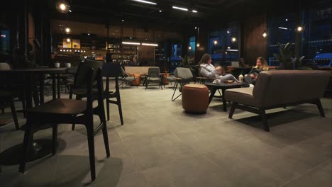 Timelapse-in-Modern-Cafe