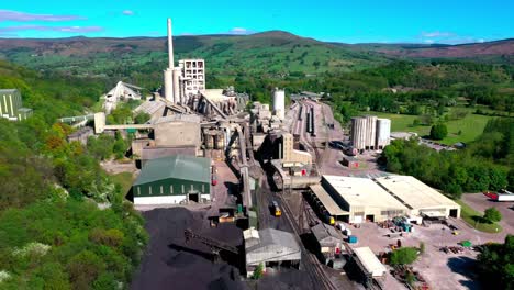 Steinbruch-Produktionslinie-Von-Breedon-Aggregaten-In-Derbyshire,-Vereinigtes-Königreich.-Luftaufnahmen