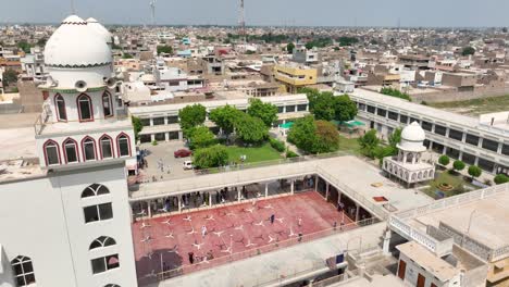 Drone-shot-of-paralapse-shot-of-Darul-Uloom-Hussainia-Shahdadpur-during-sunny-day-in-Sindh,-Pakistan