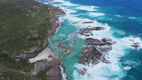 Coastline-with-huge-swell-along-Western-Australia