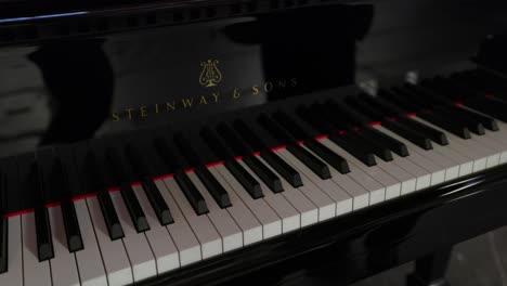 Steinway-Und-Söhne-Klavier.-Nahaufnahme