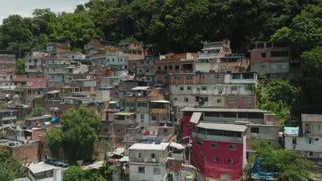 Favela-built-on-a-hillside,-Rio-de-Janeiro,-Brazil