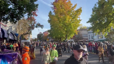 Menschenmenge-Genießt-Halloween-In-Ashland,-Oregon